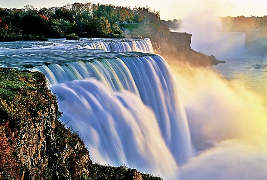 niagara-falls-mist-880x592